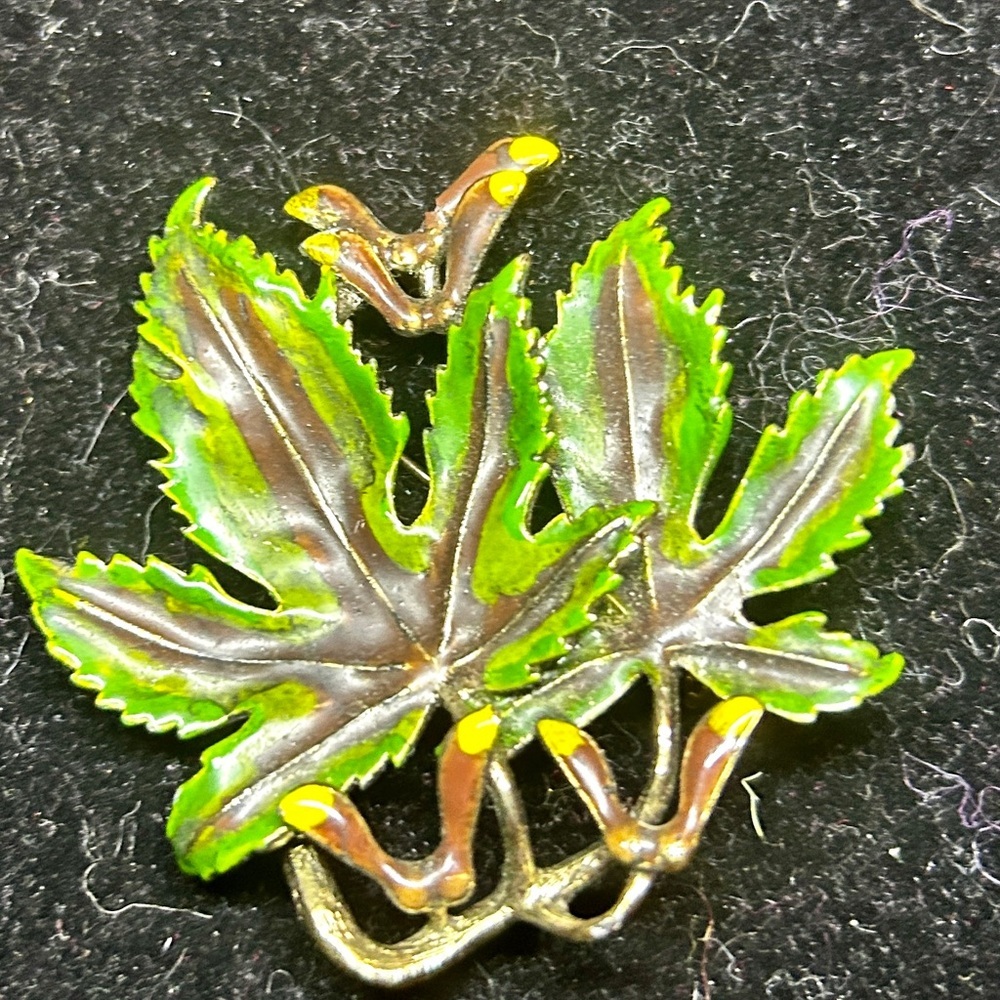 Vibrant Green and Brown maple Leaf vintage Brooch